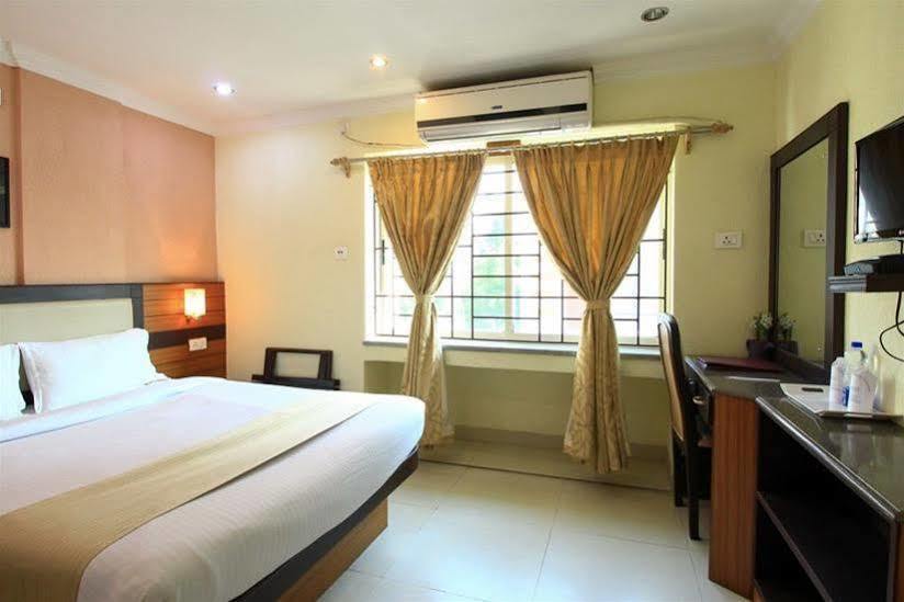 Moments Hotel Calcutta Buitenkant foto