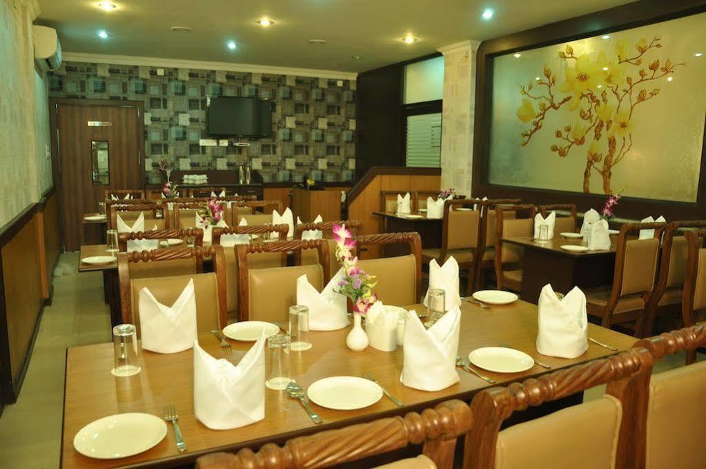 Moments Hotel Calcutta Buitenkant foto