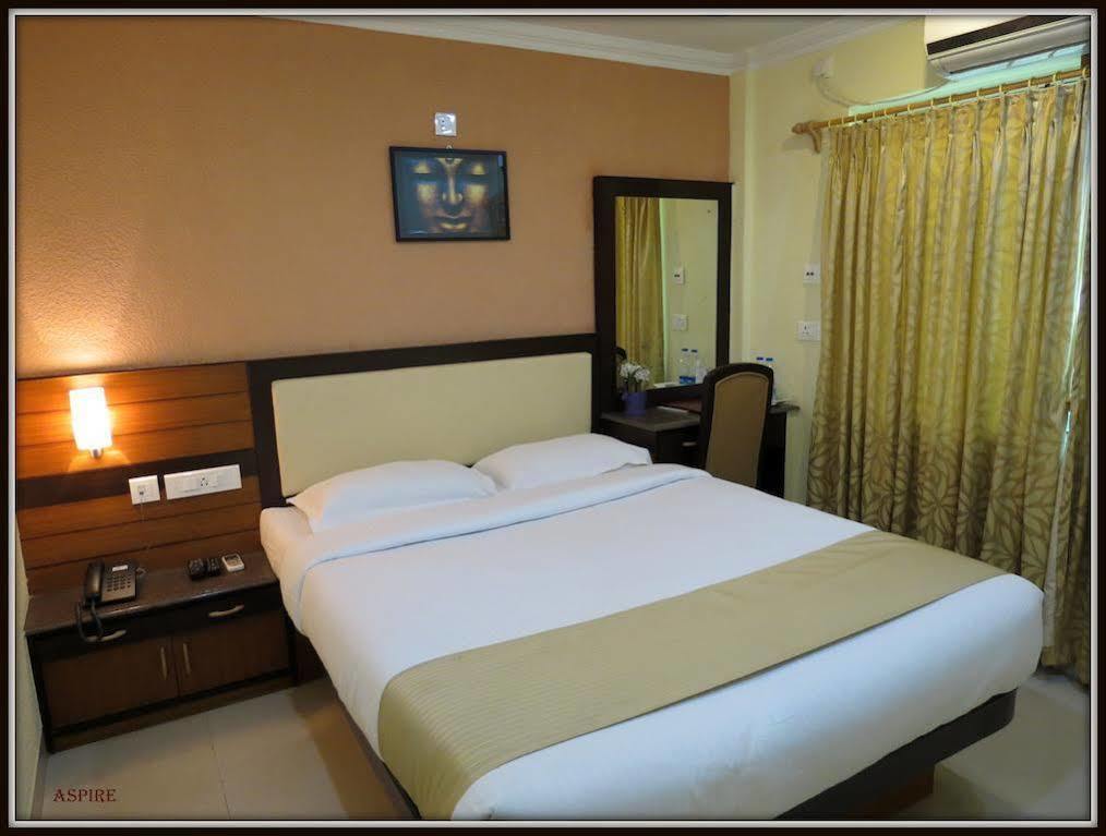Moments Hotel Calcutta Buitenkant foto