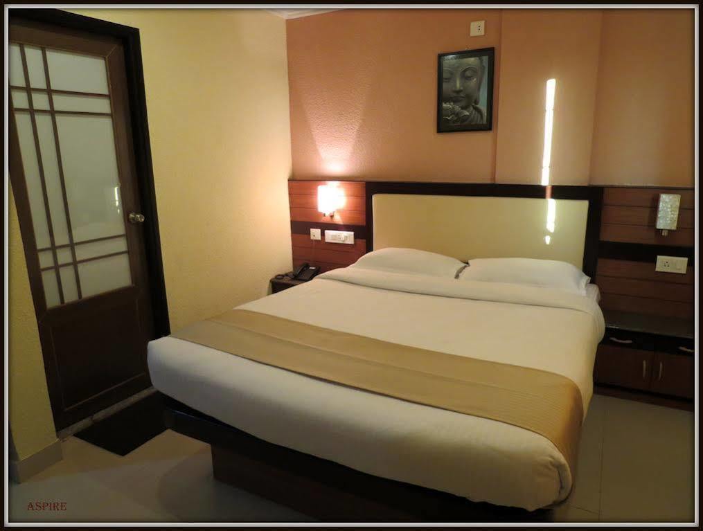 Moments Hotel Calcutta Buitenkant foto